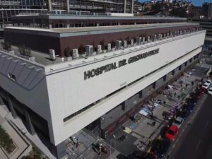 Sujeto con COVID-19 se lanzó del sexto piso del Hospital Gustavo Fricke