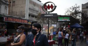 En cifras: el comportamiento de la RM frente al resto de Chile en la cuarentena