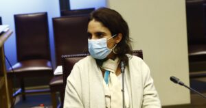 Ministra Zaldívar descarta conflicto de interés por tener acciones en Cencosud