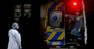 Colapso en Hospital El Pino: ambulancias hacen sonar sirenas en protesta por largas esperas