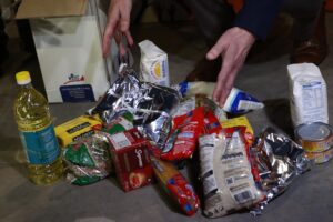 ¿Quién le pone la bandera a la canasta?