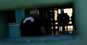 Gendarmería controla intento de motín de internos de la cárcel Colina 1