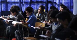 Política educativa en la oscuridad