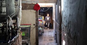 La historia del hacinamiento en Chile que Mañalich aseguró no conocer