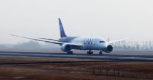 ¿Es conveniente comprar acciones de LATAM? Tres expertos responden la interrogante