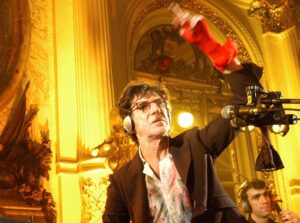 Charly García es internado con 38 grados de fiebre y dolores corporales