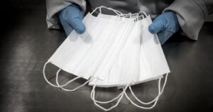 Comienza marcha blanca de producción de mascarillas de distribución gratuita por parte de CMPC