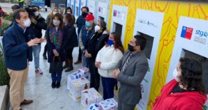 Comprometen donación de alimentos y productos de higiene personal a recicladores de base de todo Chile