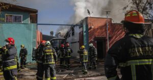 Bomberos logra controlar incendio en cité que dejó 30 familias damnificadas
