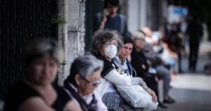 Argentina: decretan prohibición de despidos y aumenta la pensión mínima para jubilados