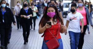 Cadem: 59% cree que casos de COVID-19 aumentaron por no respetar medidas sanitarias