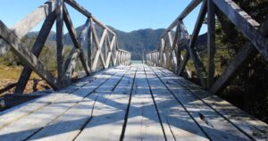 Internet de alta velocidad llega a Caleta Tortel tras conectarse a la red 4G gracias a la Fibra Óptica Austral