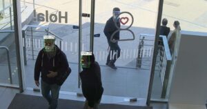 Inteligencia artificial permite monitorear distancia entre personas y controlar uso de mascarilla