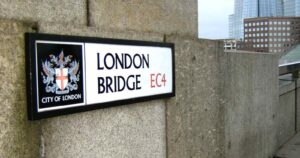 NHS: las pesadillas del sistema de salud inglés que seduce a los políticos en Chile