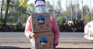 Diputado Frank Sauerbaum (RN) entregó cajas de mercadería con su cara en Chillán