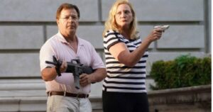 VIDEO | Pareja apuntó con armas a manifestantes que invadieron su mansión en Misuri