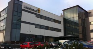 Oxford afirma que vacuna contra el coronavirus podría ser distribuida a finales de año