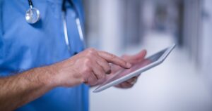 Las razones tras la escasez de cupos en universidades para formación de médicos especialistas