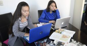 Un 61% de los profesores espera que las próximas clases combinen el aprendizaje presencial con el remoto