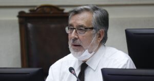 Senador Guillier le da 48 horas de plazo a Paris para cambiar de estrategia