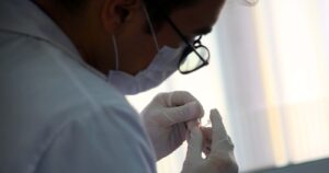 Alcalde de Peñaflor denuncia que vecinos terminaron su cuarentena y aún no reciben resultados de PCR