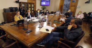 Proyecto que limita reelección de autoridades será revisado en medio de polémica por 