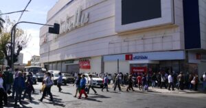 Contraloría: alcaldes no tienen atribuciones para cerrar o abrir centros comerciales