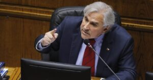 Iván Moreira acusa a La Moneda por pedir el rechazo de proyectos: 