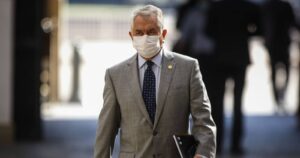 ¿Es el ministro Enrique Paris antivacunas?