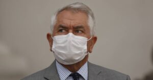 Enrique Paris: el reemplazante de Mañalich y su polémica por los antivacunas