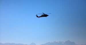 Fiscalía determina suspensión condicional de procedimiento contra tres personas que burlaron cuarentena en helicóptero