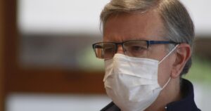 Joaquín Lavín inicia cuarentena en residencia sanitaria por contacto con persona con COVID-19