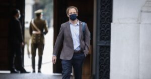 Nuevo protocolo: contactos estrechos de pacientes con COVID-19 deben cumplir cuarentena pese a PCR negativo