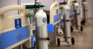 Clínicas privadas y ministro Paris se enfrentan por petición de un 