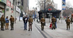 Fiscalización en Santiago centro dejó 75 detenidos por violar cuarentena