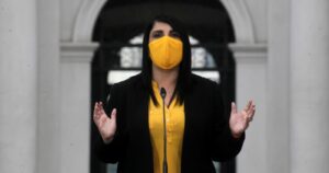UDI arremete contra Karla Rubilar por pedir disculpas ante polémico instructivo de La Moneda