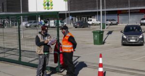 Guardias de supermercados podrán solicitar permiso temporal a clientes
