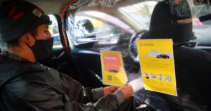 Alcalde Jadue implementa separadores para evitar contagios al interior de taxis