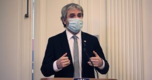 Ministro Blumel pide 