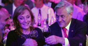 Polémica por video de Piñera comprando vino