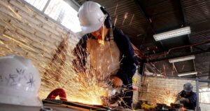 Inacap e Indura firman convenio para potenciar la soldadura en la Educación Técnico-Profesional y la Educación Continua