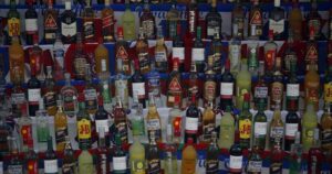 Vendía en medio del toque de queda: decomisan licores a vendedor clandestino en Lo Barnechea