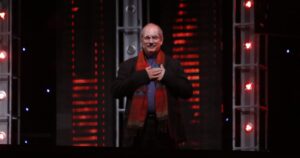 Pedro Engel celebra que le digan 