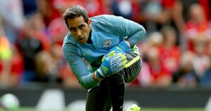 El City de Claudio Bravo abre la programación del retorno de la Premier League