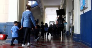 Proyecto de ley busca prohibir cancelación de matrículas en colegios por no pago de mensualidades