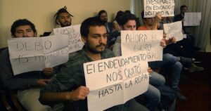 Renta básica de emergencia, empleos y condonación del CAE: las medidas esperadas por la ciudadanía según Cadem