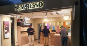 Inician sumario sanitario contra tiendas abiertas en el Parque Arauco