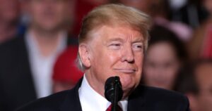 ¿Una portada de Time comparó a Donald Trump con Hitler?