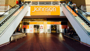 Cencosud cierra Johnson en Chile y la fusionará con París