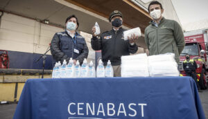 Bomberos de Chile recibe primeras 336 mil mascarillas donadas por CMPC a la Cenabast
